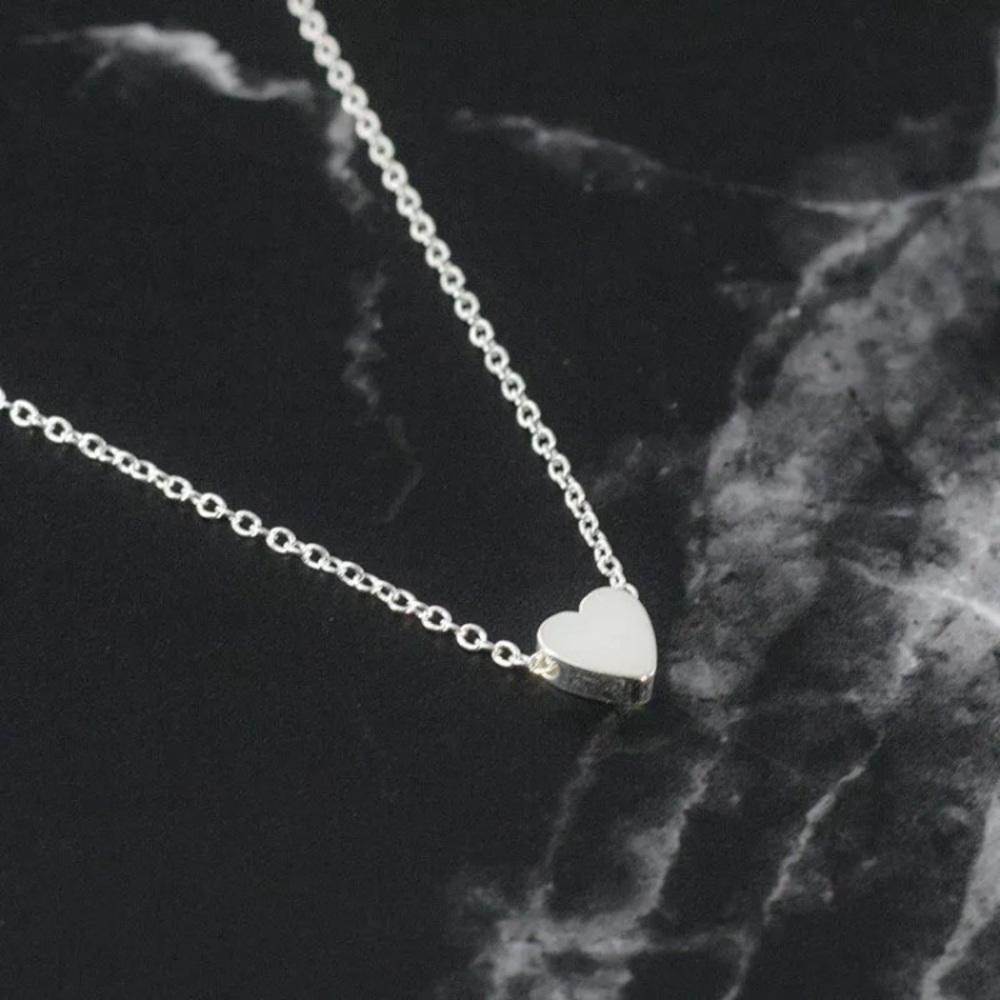 NWT Dainty Heart Silver Toned Necklace Jewelry - Picture 2 of 5